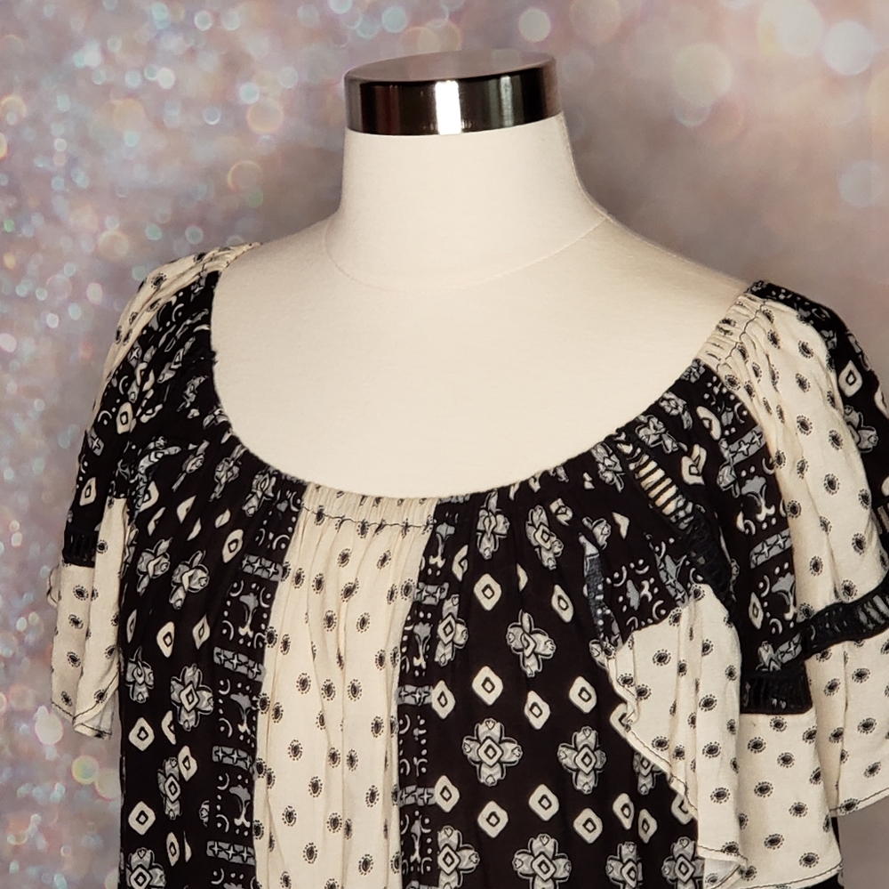 Elodie Black/Cream Peasant Top